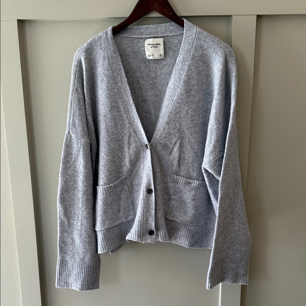 Abercrombie and Fitch Light Gray V-Neck Button and Pocket Cardigan